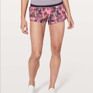 lulu lemon speed up short 2.5” sun dazed
